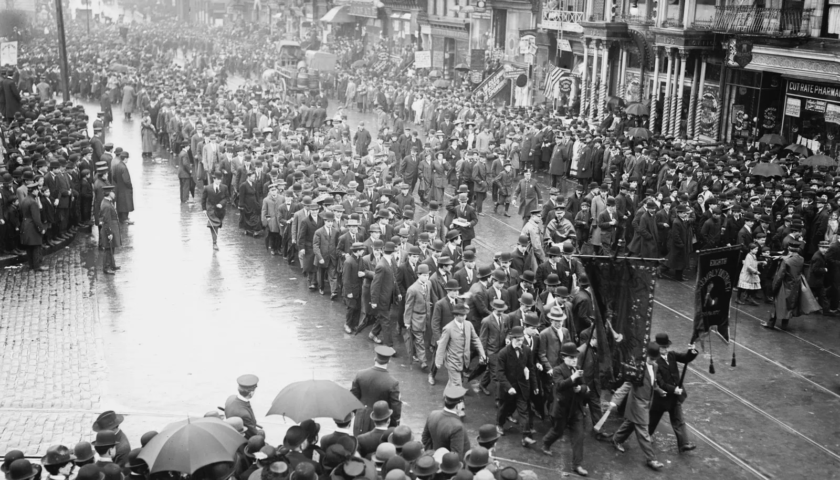 May Day march in New York City
March in New York City on Workers' Day, May 1, 1909.